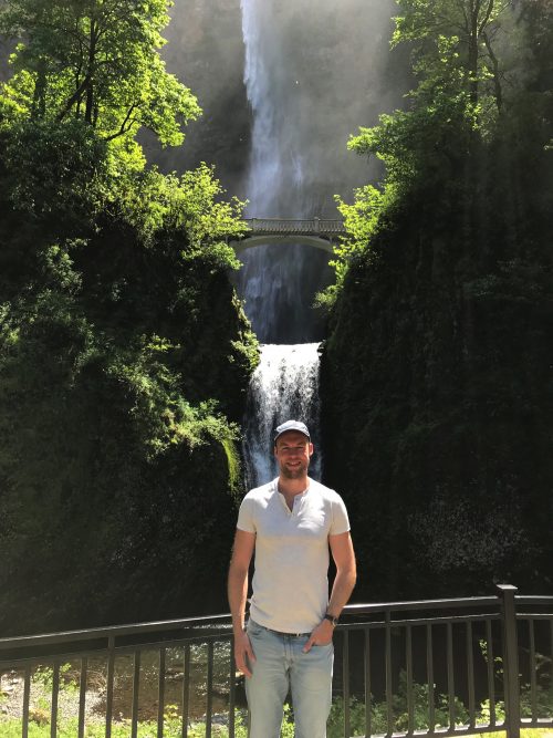Me at the Mutnomah Falls (2)